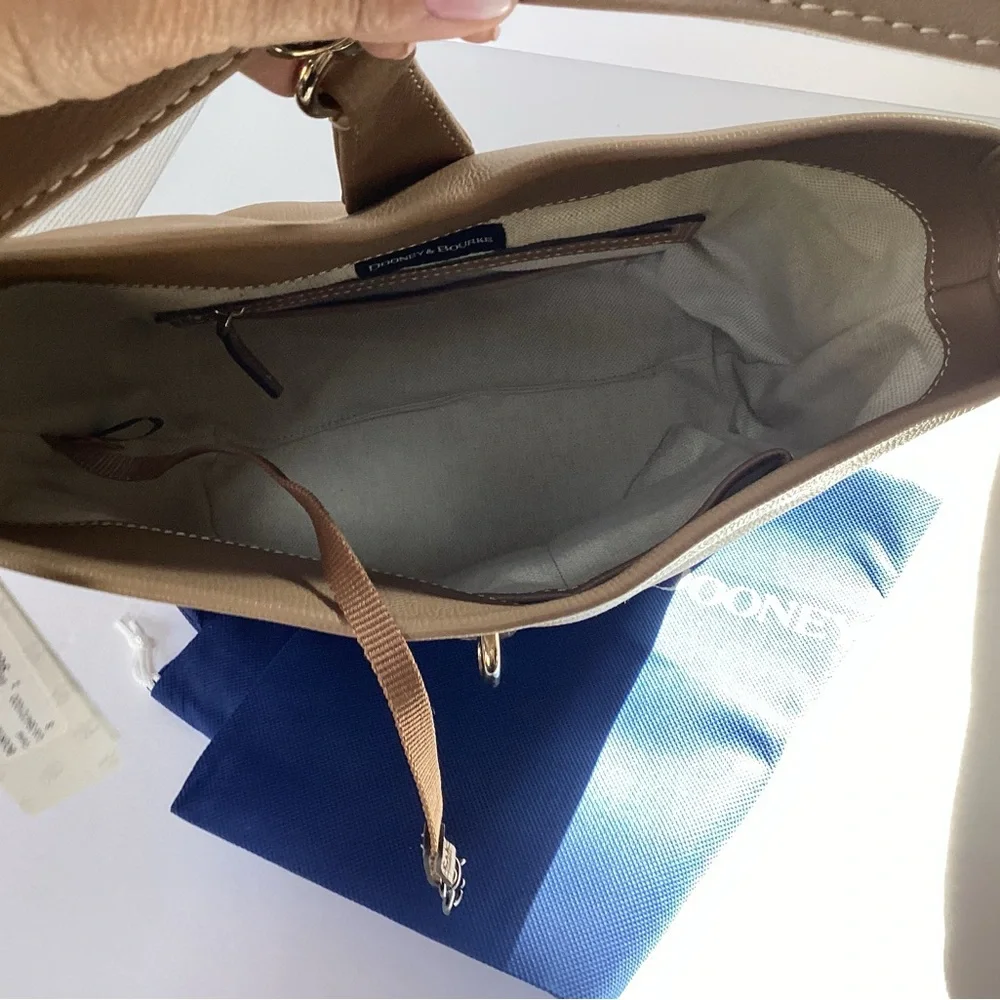 Dooney & Bourke Logo Lock Sac all leather Carmel purse, NWT - Picture 7 of 16